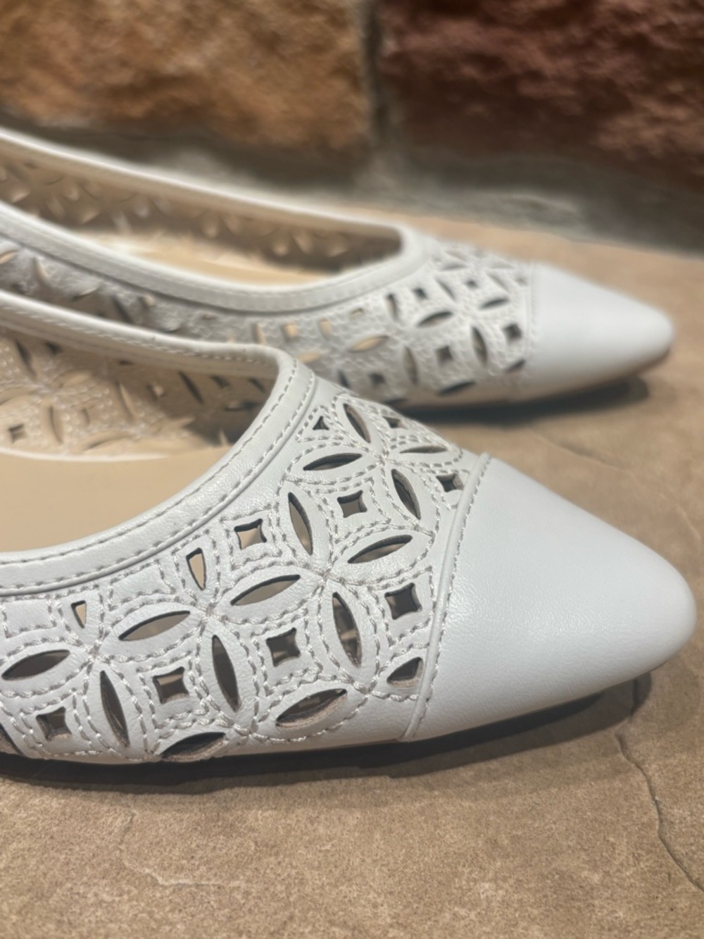 NWOT Adrienne Vittadini White Laser-Cut Pointed Toe Flats - Picture 5 of 9